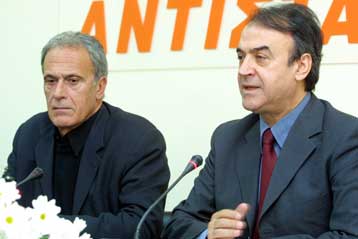 Ανοιχτή πλεόν η ρήξη μεταξύ του Δημήτρη Τσοβόλα και του Γιάννη Δημαρά