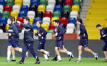 Δυνατά φιλικά προετοιμασίας για την εθνική εν όψει EURO 2004