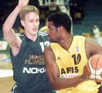 Ανετες εντός έδρας νίκες για Αρη και Μαρούσι