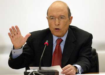 Απαντήσεις εφ όλης της ύλης από τον Κ.Σημίτη σε συνέντευξη Τύπου την Τετάρτη