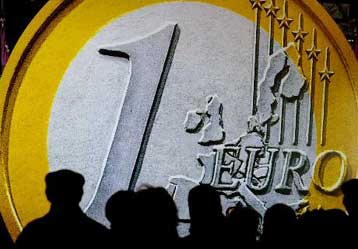 «Αλμα» του ευρώ πάνω από τα 1,21 δολάρια σε νέο επίπεδο-ρεκόρ