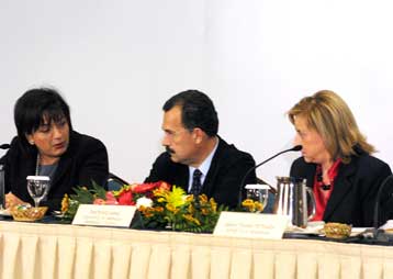 Ζητούμενο παραμένει η ίση συμμετοχή γυναικών και ανδρών στα κέντρα λήψης αποφάσεων