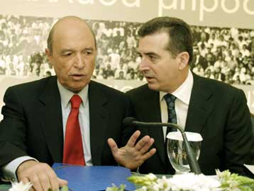 Υποψήφιους για «ειδικές ομάδες» ψηφοφόρων αναζητεί τώρα το ΠΑΣΟΚ για τις λίστες του