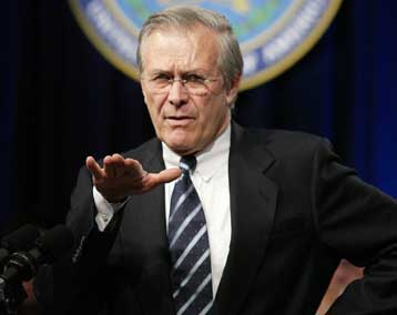 «Ψήφος εμπιστοσύνης» στην ηγεσία του Αφγανιστάν από τον Ντόναλντ Ράμσφελντ