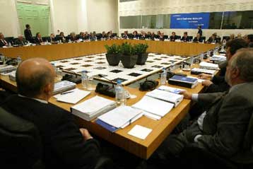 Την υιοθέτηση point system για την επιστροφή ΦΠΑ στους εξαγωγείς προωθεί η κυβέρνηση