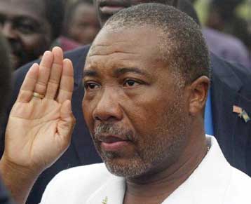 Η Interpol ζητεί τη σύλληψη του τέως προέδρου της Λιβερίας