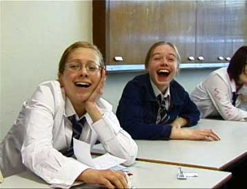 Τα αστεία γαργαλούν στον εγκέφαλο τα ίδια κέντρα με την κοκαΐνη