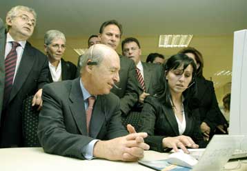 Επισκέψεις του πρωθυπουργού σε υποκαταστήματα του ΙΚΑ στην Αττική