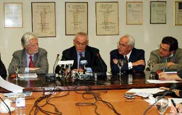 Κερδοσκοπικές κινήσεις στο εξωτερικό για τα τουριστικά πακέτα του 2004