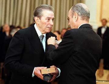 Νέος πρόεδρος της Βουλής των Εφήβων ανέλαβε ο Ιάκωβος Καμπανέλλης