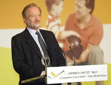 Υπέρ της επιστροφής των Γλυπτών του Παρθενώνα τάχθηκε ο Ρόμπιν Κουκ