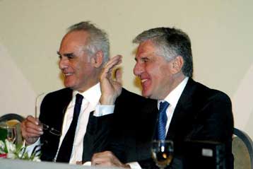 Για ανάγκη «αποφασιστικής ήττας» της Δεξιάς έγινε λόγος στο συμπόσιο του ΠΑΣΟΚ