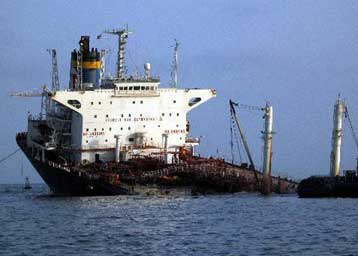 Παρέμβαση της ΕΕ ζητά η κυβέρνηση για τους κρατούμενους ναυτικούς του Tasman Spirit