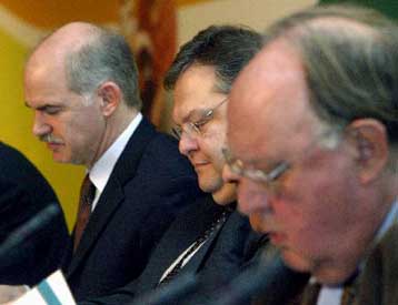 Με τον Κώστα Σημίτη το ΠΑΣΟΚ και το 2004, τόνισε ο Γιώργος Παπανδρέου