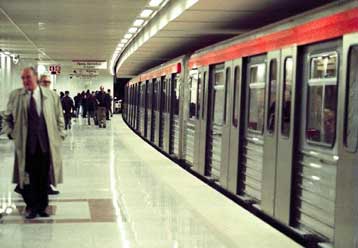 Αναστάτωση στο μετρό λόγω… πεζοπορίας επιβάτη στις σήραγγες
