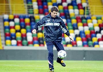 Συγκρατημένος ο Ρεχάγκελ για την κλήρωση του Παγκοσμίου Κυπέλλου 2006