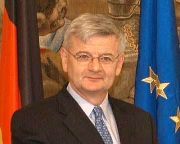 Το αναθεωρημένο σχέδιο για την ευρωάμυνα ικανοποιητικό και για τις ΗΠΑ, είπε ο Φίσερ