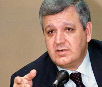 Κυβερνητική διάψευση καταγγελίας για το τηλεφώνημα στο 184 που απάντησε ο Κ.Σημίτης