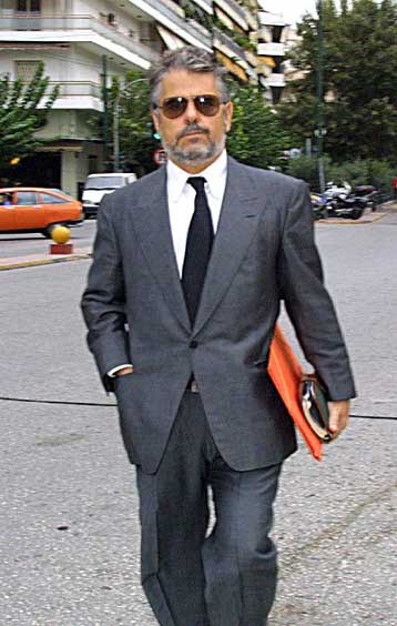 Μία αυτοκτονία μετέτρεψε την υπόθεση των αυθαιρέτων σε «θρίλερ»