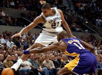 Ασταμάτητος ο Τιμ Ντάνκαν στη μεγάλη νίκη των Σπερς επί των Μάτζικ με 105-94