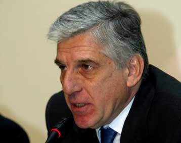 «Το ΠΑΣΟΚ θα κερδίσει, έστω και στο νήμα» δηλώνει ο Γιάννος Παπαντωνίου