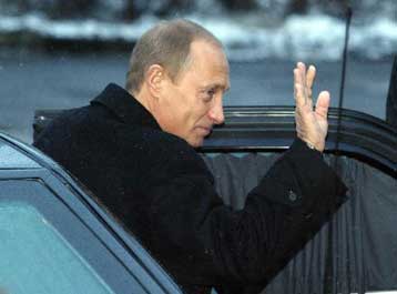 Στις κάλπες οι Ρώσοι για την ανανέωση της Δούμας – Φαβορί το μπλοκ υπέρ του Κρεμλίνου