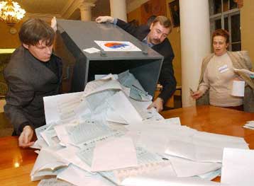 Ενισχυμένο βγαίνει το Κρεμλίνο μετά τα πρώτα αποτελέσματα των εκλογών της Δούμας