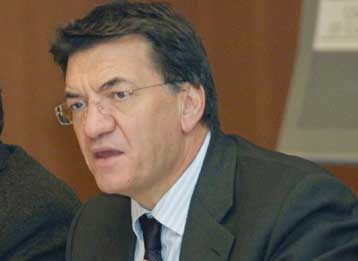 Η πολιτική απουσιάζει πλήρως από τον λόγο του Κ.Καραμανλή, δηλώνει ο Πέτρος Ευθυμίου