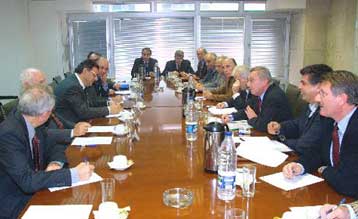 Σε στενό κλοιό μισθοί και τιμολόγια των ΔΕΚΟ