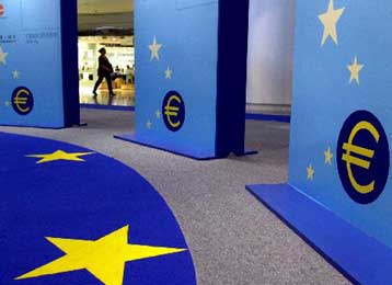 Πάνω από τα 1,22 δολάρια «σκαρφαλώνει» το ευρώ