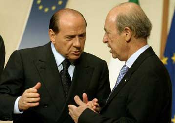 Ανησυχία για διαιώνιση των διαπραγματεύσεων επί του Συντάγματος εκφράζει ο Κ.Σημίτης