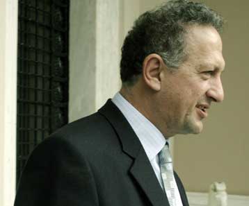 Ειδικοί σύμβουλοι και υπάλληλοι συμπεριλαμβάνονται στην υποχρέωση για «πόθεν έσχες»