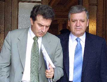 Στις κάλπες και όχι στα γκάλοπ κρίνονται οι εκλογές, δηλώνουν κυβερνητικά στελέχη