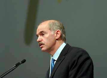 Διεθνή κινητοποίηση για την εξάλειψη του ψηφιακού χάσματος ζήτησε ο Γ.Παπανδρέου στη WSIS