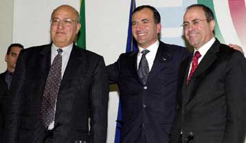 Αναβιώνει η προοπτική συνάντησης Σαρόν-Κορέι με το τείχος και πάλι το μεγάλο «αγκάθι»