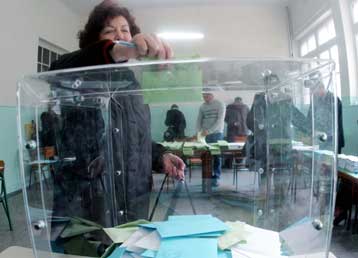 Οι πίνακες της MRB έφεραν ικανοποίηση στη ΝΔ και τέσσερις κρυφές ελπίδες στο ΠΑΣΟΚ