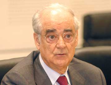 Ακυρώθηκε συζήτηση επί της τροπολογίας για τα εκδιδόμενα άτομα με παρέμβαση Κακλαμάνη