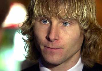 Ο Πάβελ Νέντβεντ κορυφαίος του 2003 σύμφωνα με το «World Soccer»