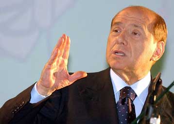 Απέναντι στην ιστορική πρόκληση της υιοθέτησης του πρώτου Συντάγματος η ΕΕ των «25»