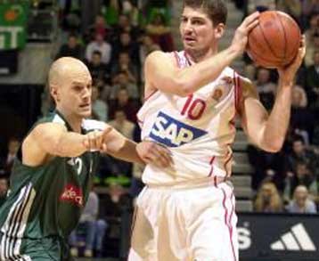 Επιτέλους νίκη για τον Ολυμπιακό, ήττα στον πόντο για την ΑΕΚ