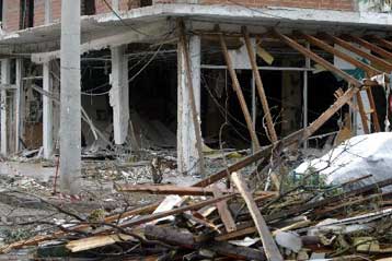 Ισχυρή έκρηξη κατέστρεψε ολοσχερώς κέντρο αναψυχής στην Ελευσίνα