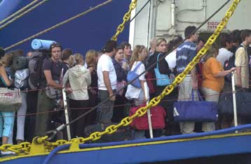 Καταργούνται από 1ης Ιανουαρίου 2004 τα μειωμένα εισιτήρια στην ακτοπολοΐα