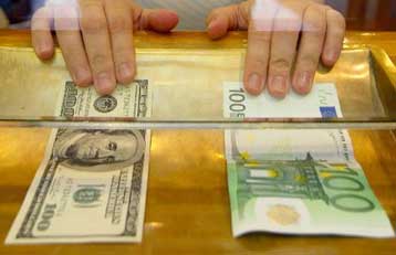 Αύξηση εμπορικού ελλείμματος στις ΗΠΑ, πτώση καταναλωτικής εμπιστοσύνης – «Αλμα» του ευρώ