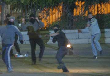 Σύγκρουση διαδηλωτών και αστυνομικών, με αφορμή τον θάνατο του Ηρ.Μαραγκάκη