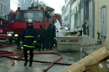 Τρεις νεκροί από πυρκαγιά σε υπό κατασκευή νυχτερινό κέντρο στην Πειραιώς
