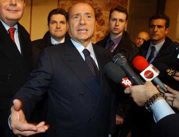 Το «ναυάγιο» των διαπραγματεύσεων για το Σύνταγμα της ΕΕ ανακοίνωσε ο Μπερλουσκόνι