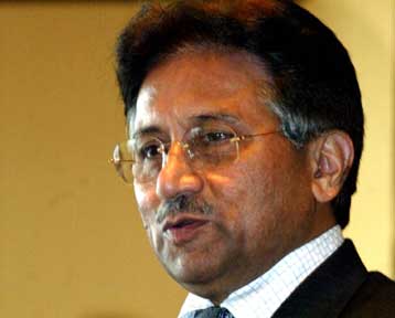 Κατά τύχη απέφυγε βομβιστική επίθεση ο Πακιστανός πρόεδρος