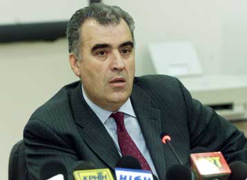 Εφικτή η μείωση των ωρών εργασίας με παράλληλη αύξηση των μισθών, εκτιμά ο Δ.Ρέππας