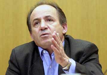 Αυξήσεις πάνω από 6% διεκδικεί η ΓΣΕΕ για το 2004