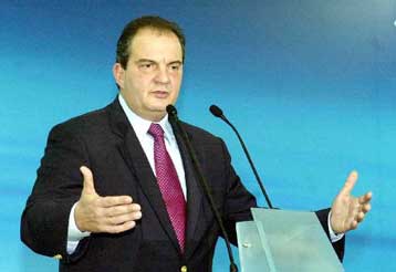 Νέο άνοιγμα Καραμανλή στην Αριστερά κατά την παρουσίαση της βιογραφίας του Μ.Θεοδωράκη